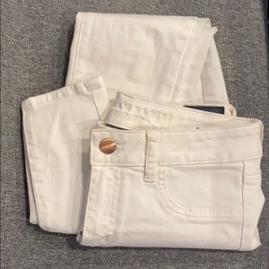 White American Eagle skinny jeans